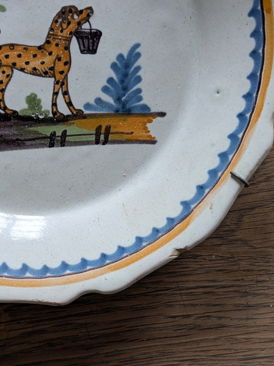 Nevers Faience Dog Plate, 18th Century-photo-1