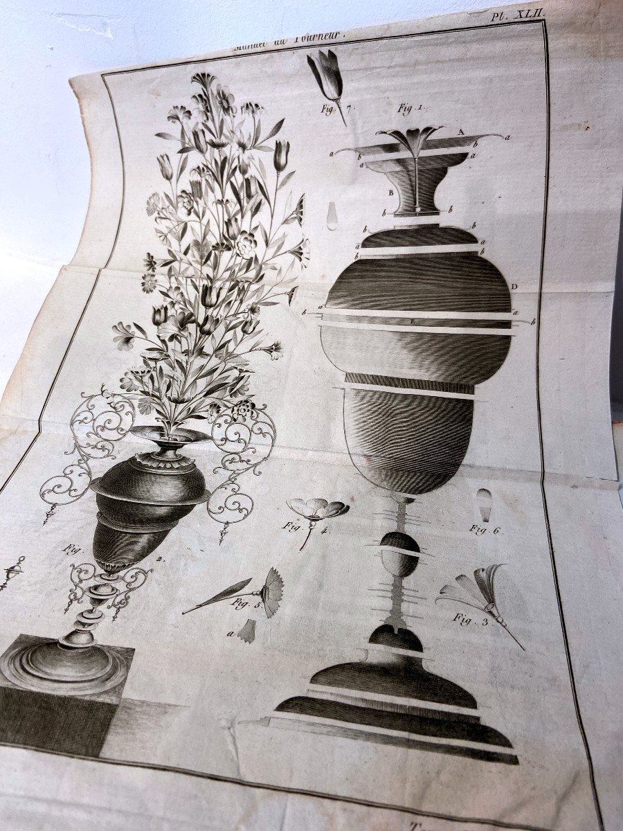 A Vase With Flowering Plant - Ca. 1900 - Wood Carving - Leuven-photo-1