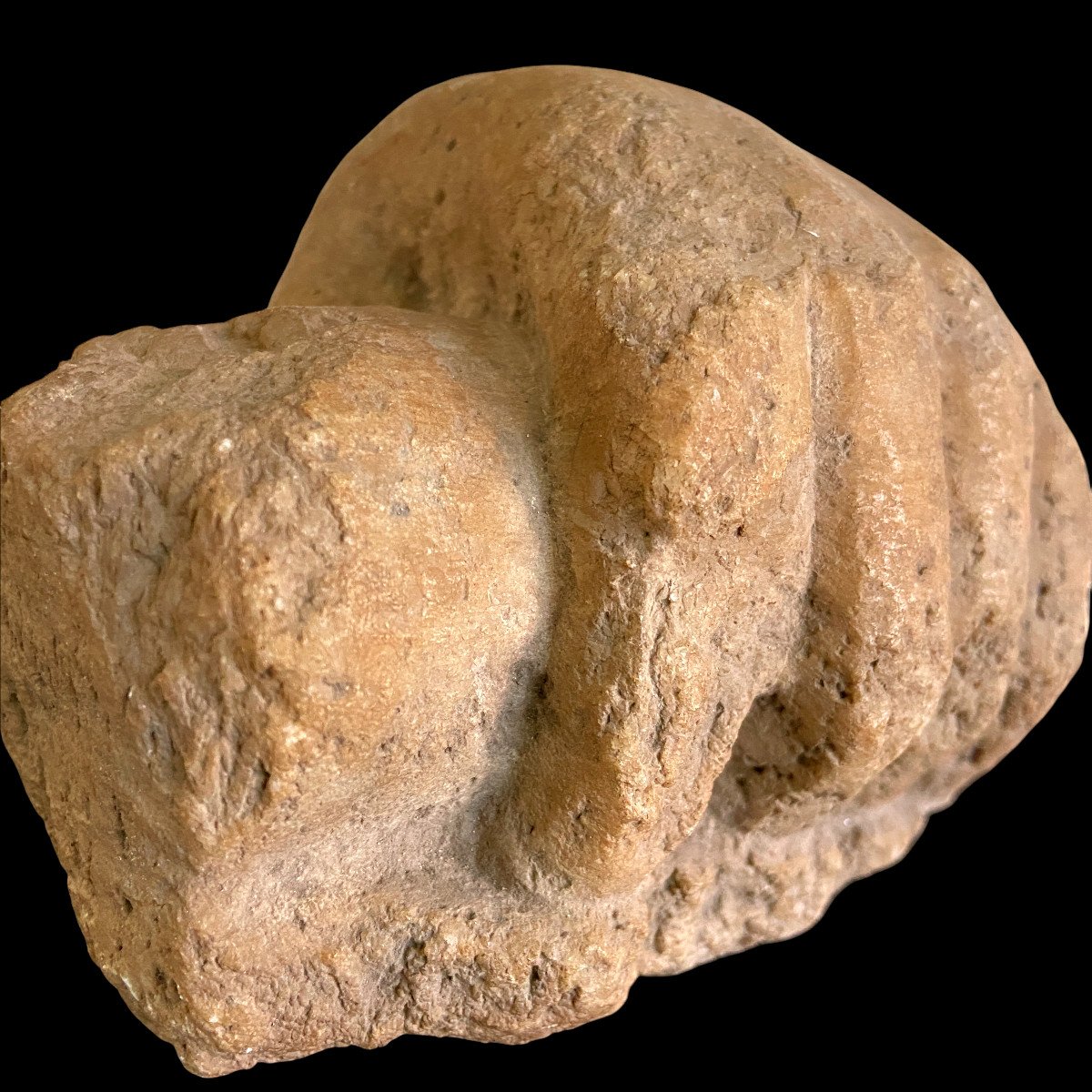 Fragment d'Une Statue Romaine d'Une Main Tenant Un Rouleau-photo-2
