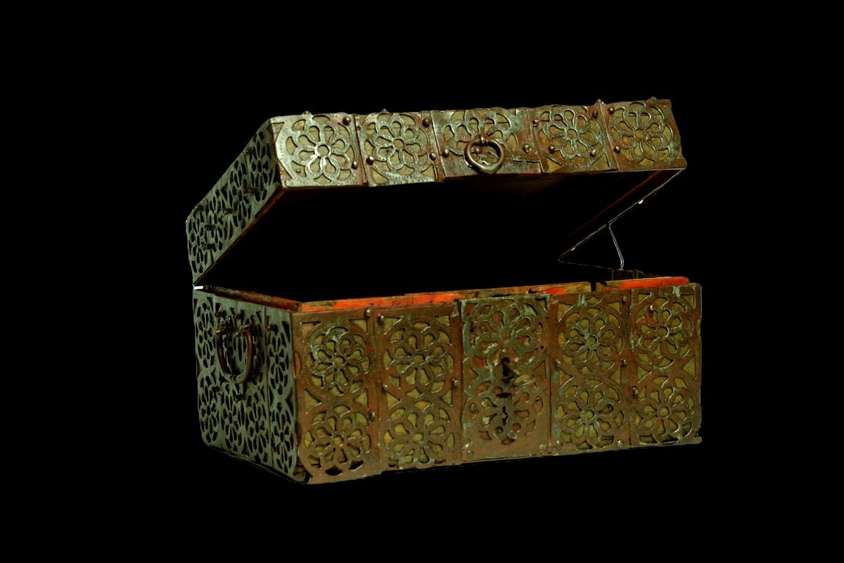 Iron And Wood Chest - XVIth Century - Spain (?)