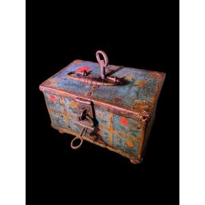 A Small Chest With Key And Padlock - 17th Century