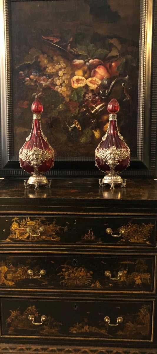 Paire De Bouteilles En Verre Rouge Et Argent