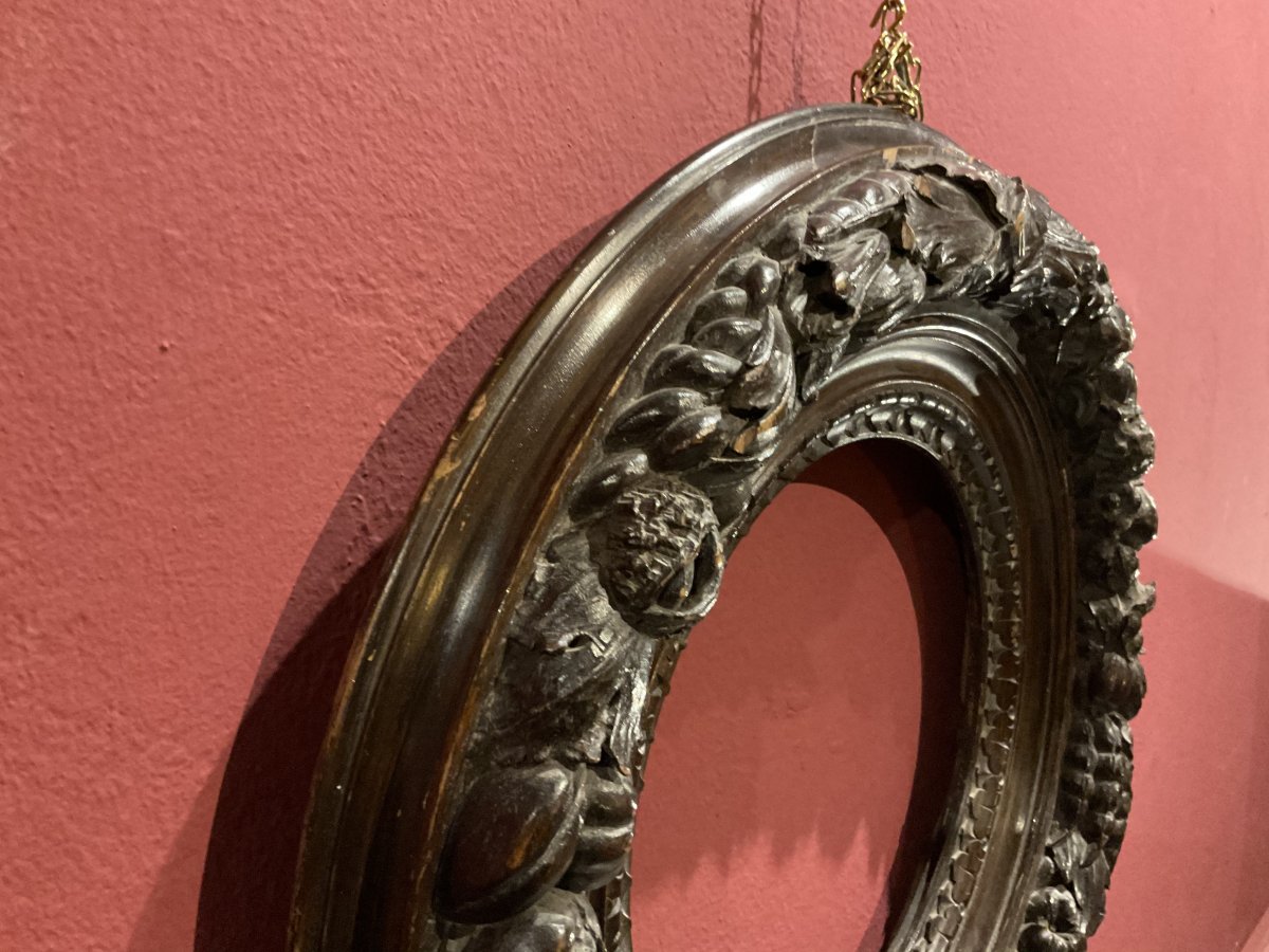 Round Carved Frame.-photo-3