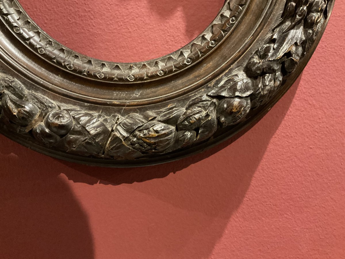 Round Carved Frame.-photo-4