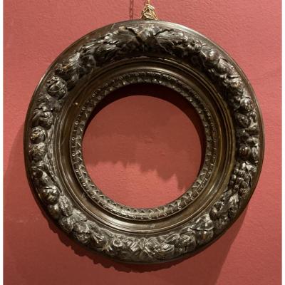 Round Carved Frame.