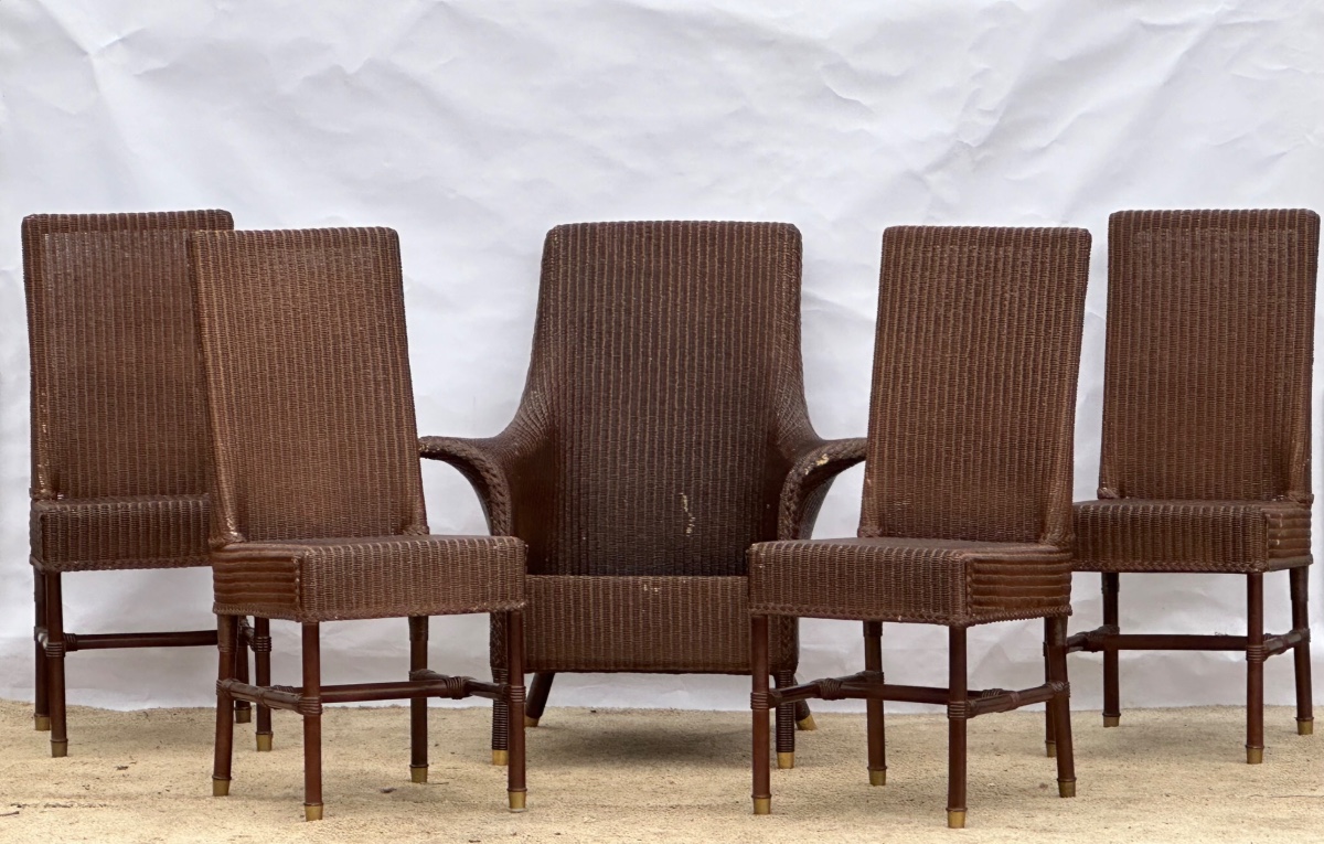 4 Chaises Et Un Fauteuil