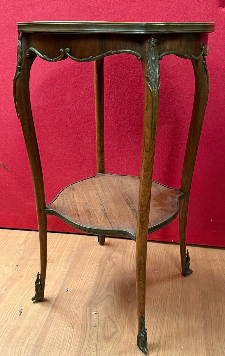 Pedestal Table 