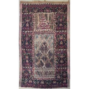 Lot de quatre broderies des Balkans 