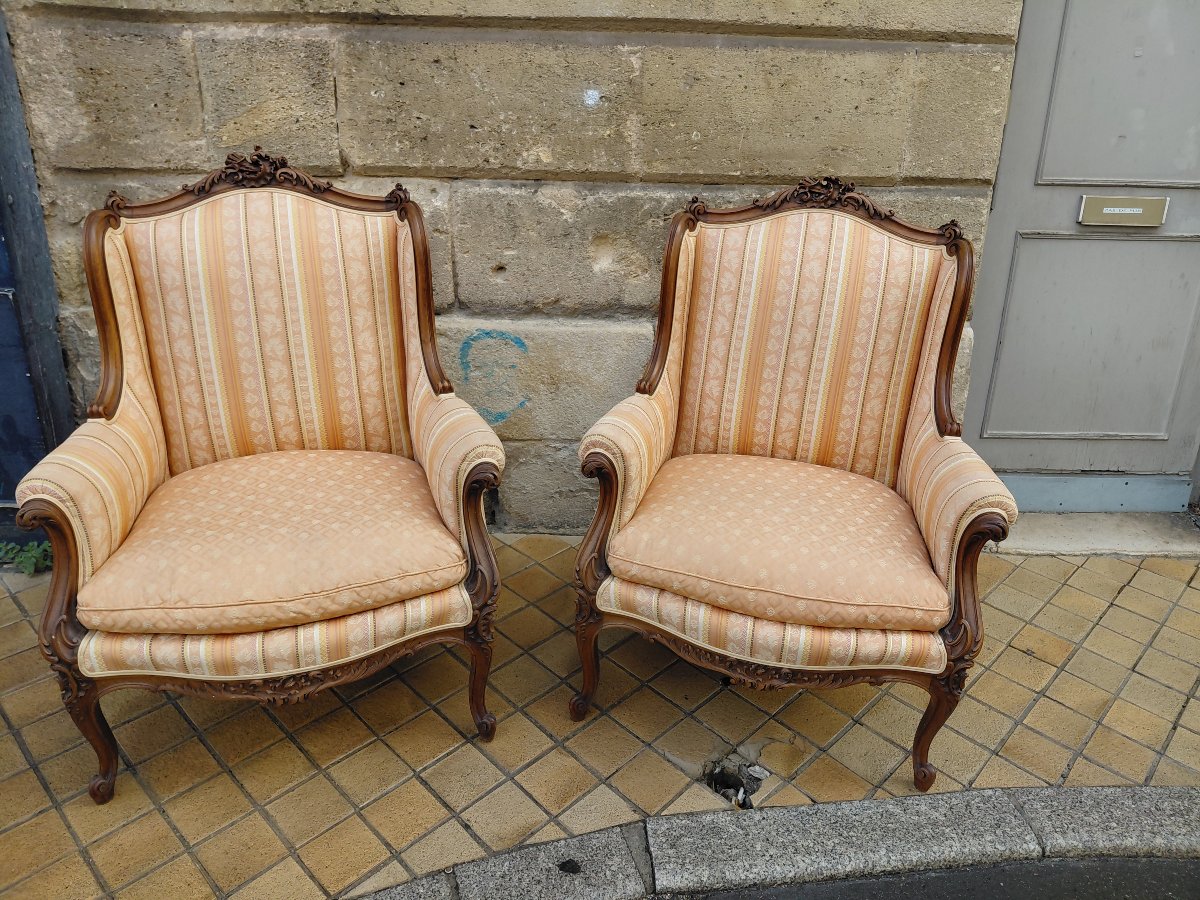 Paire de bergères style Louis XV en noyer