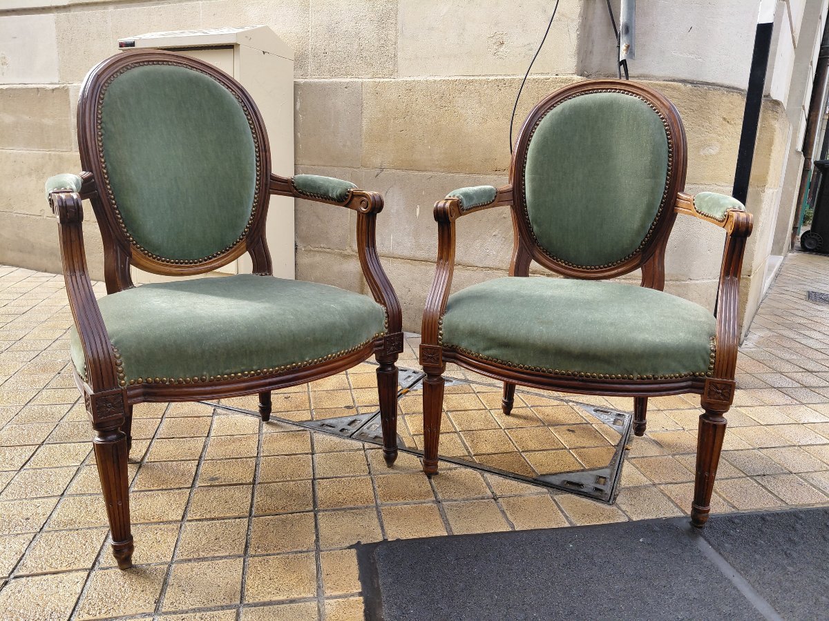 Petit salon médaillon époque Louis XVI