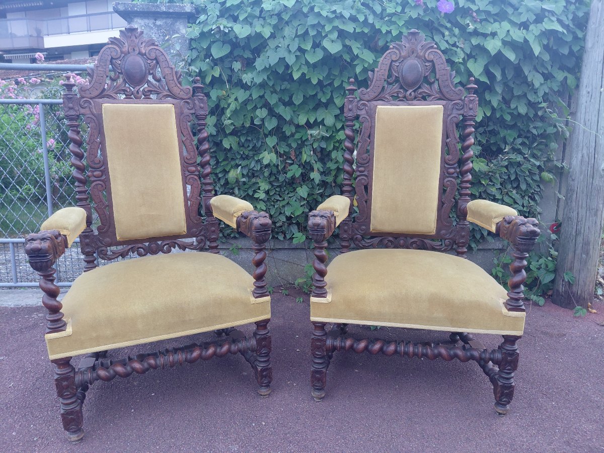 Paire de fauteuils d apparat de style Louis XIII