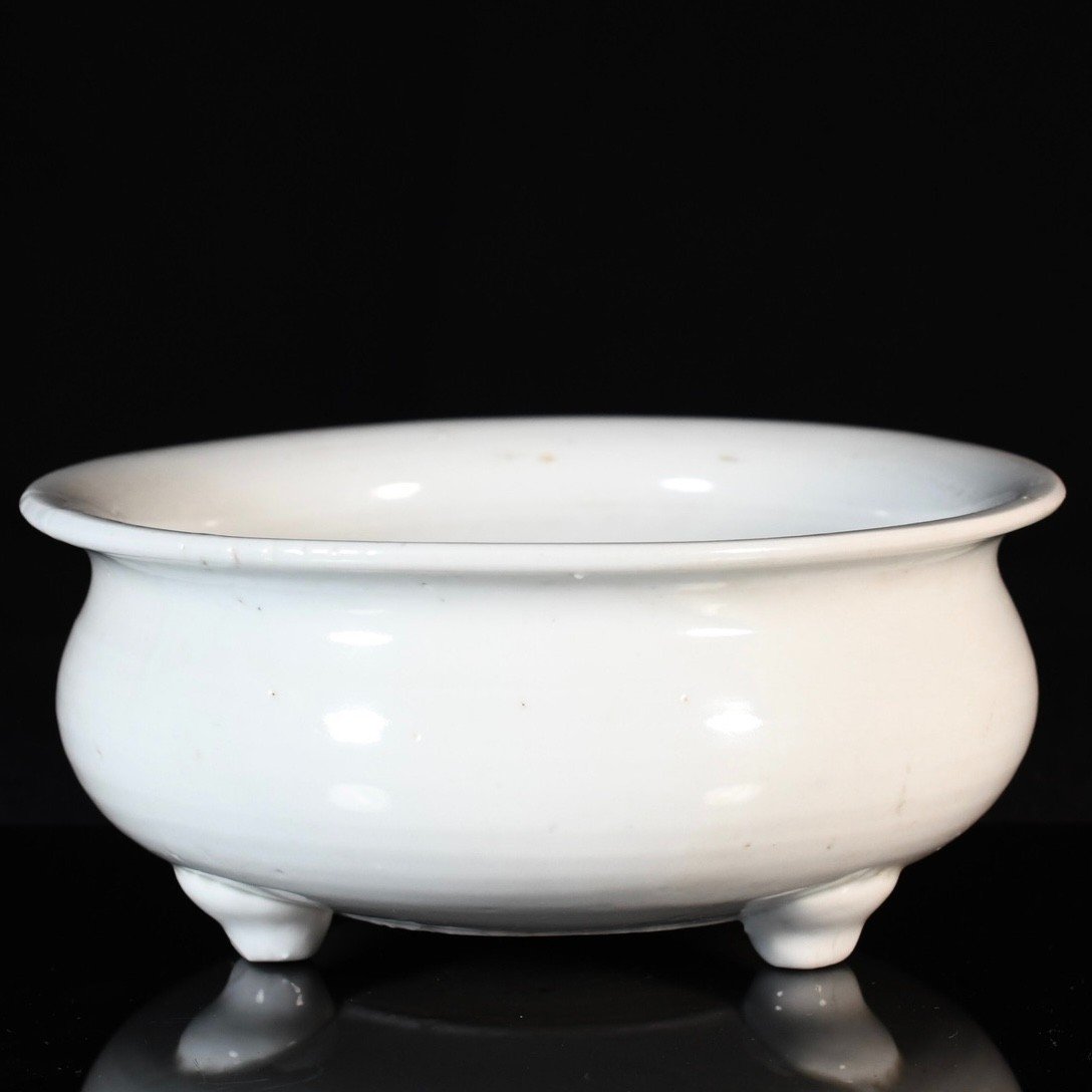 Grand-brûle Parfum Tripode En Porcelaine Blanc De Chine - Chine XVIIIe Période Kangxi-photo-1