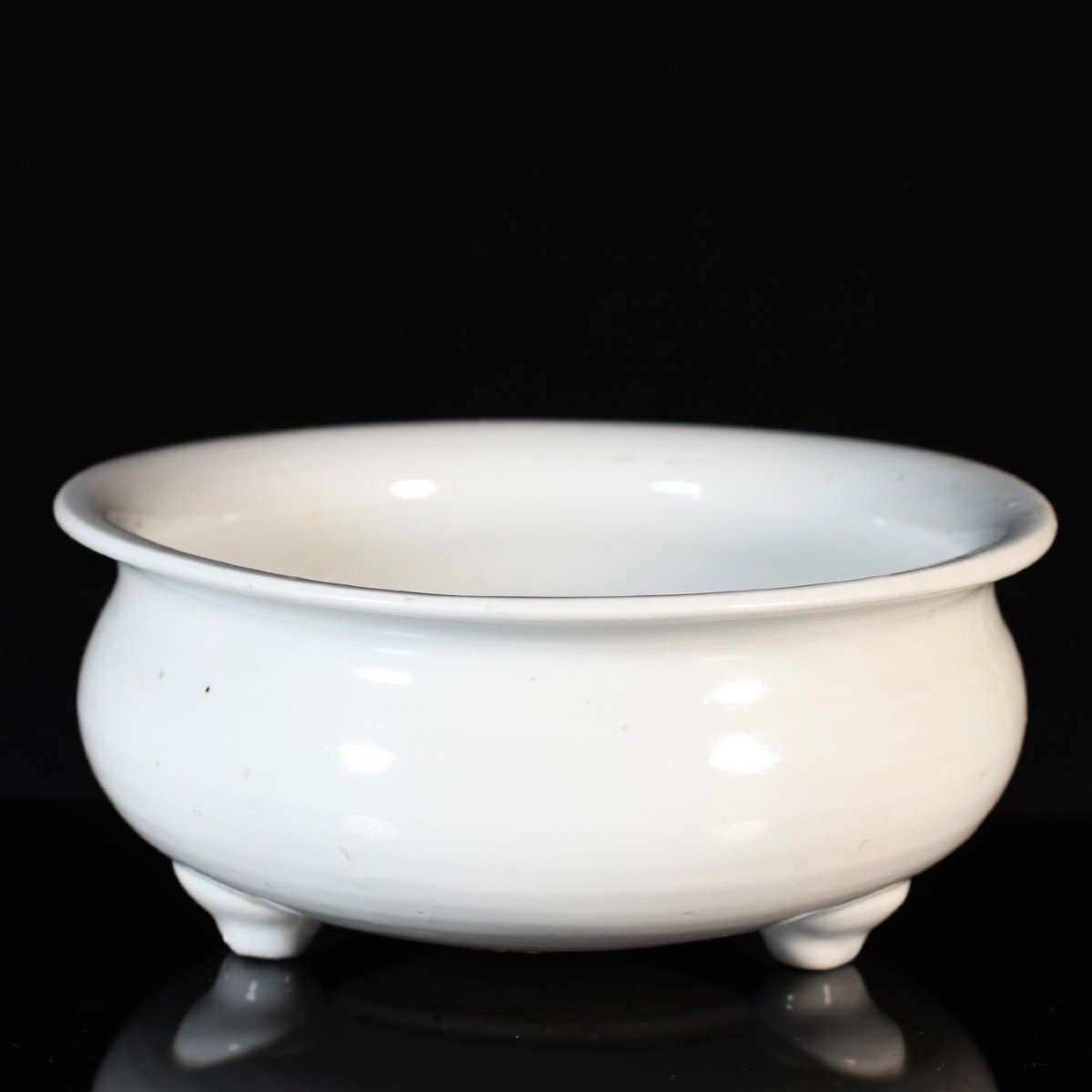 Grand-brûle Parfum Tripode En Porcelaine Blanc De Chine - Chine XVIIIe Période Kangxi