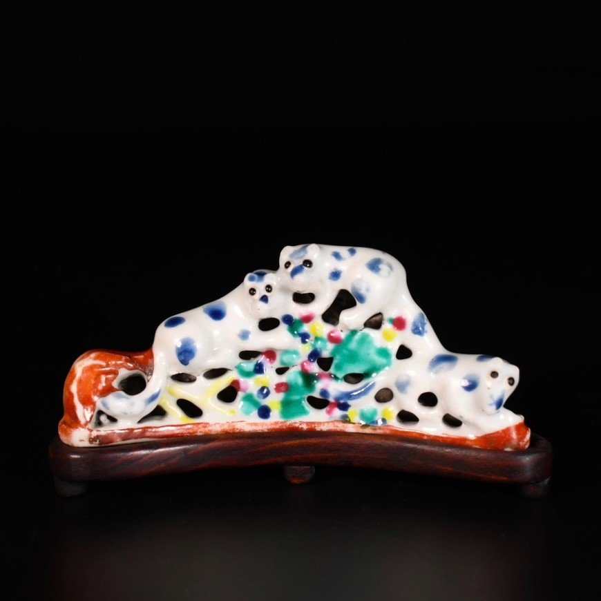 Porcelain Brush Rest Painted In Famille Rose Enamels - China 18th/19th Century Jiaqing Period