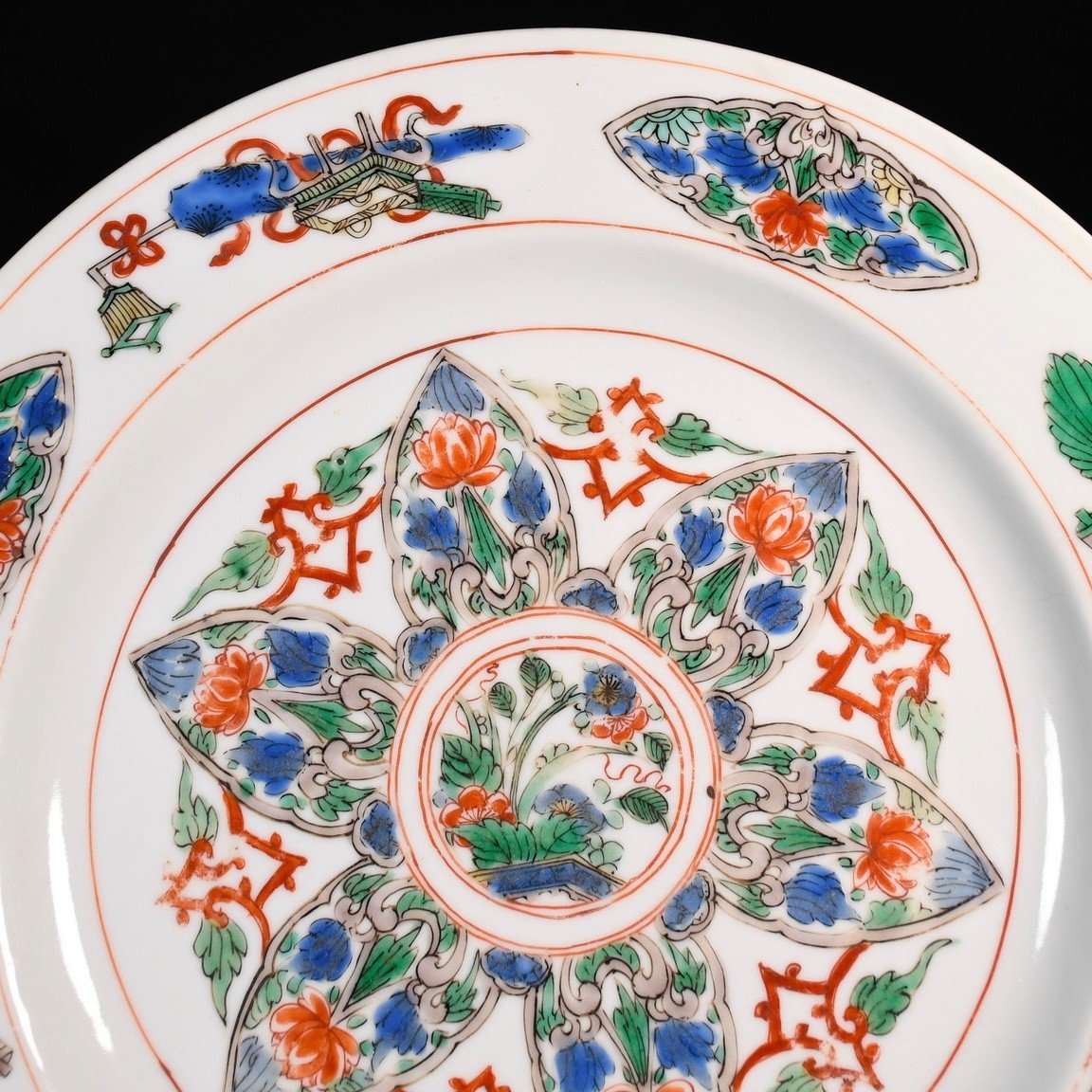 Plate With Famille Verte Enamels With Buddhist Attributes - China 18th Kangxi Period-photo-2