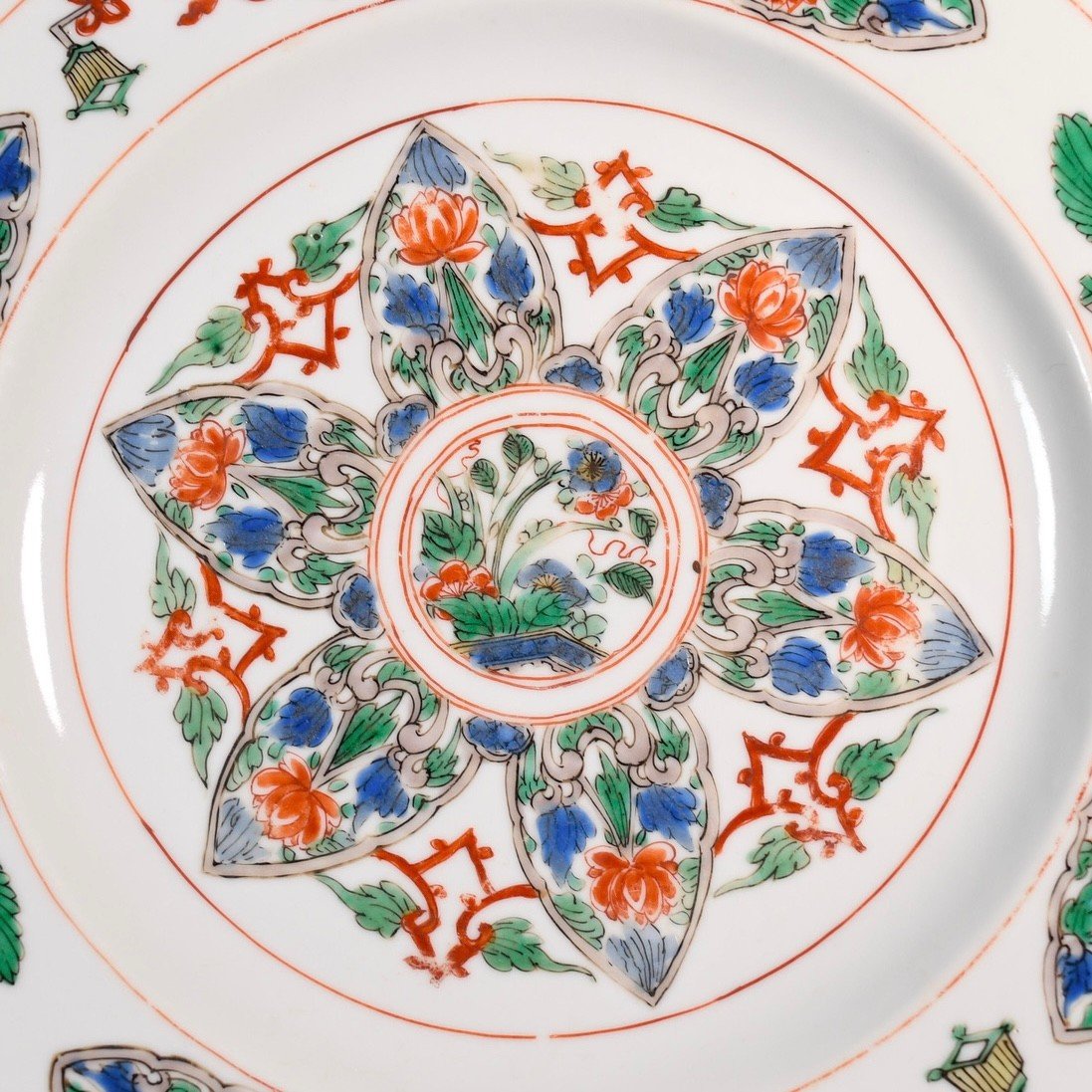 Plate With Famille Verte Enamels With Buddhist Attributes - China 18th Kangxi Period-photo-2