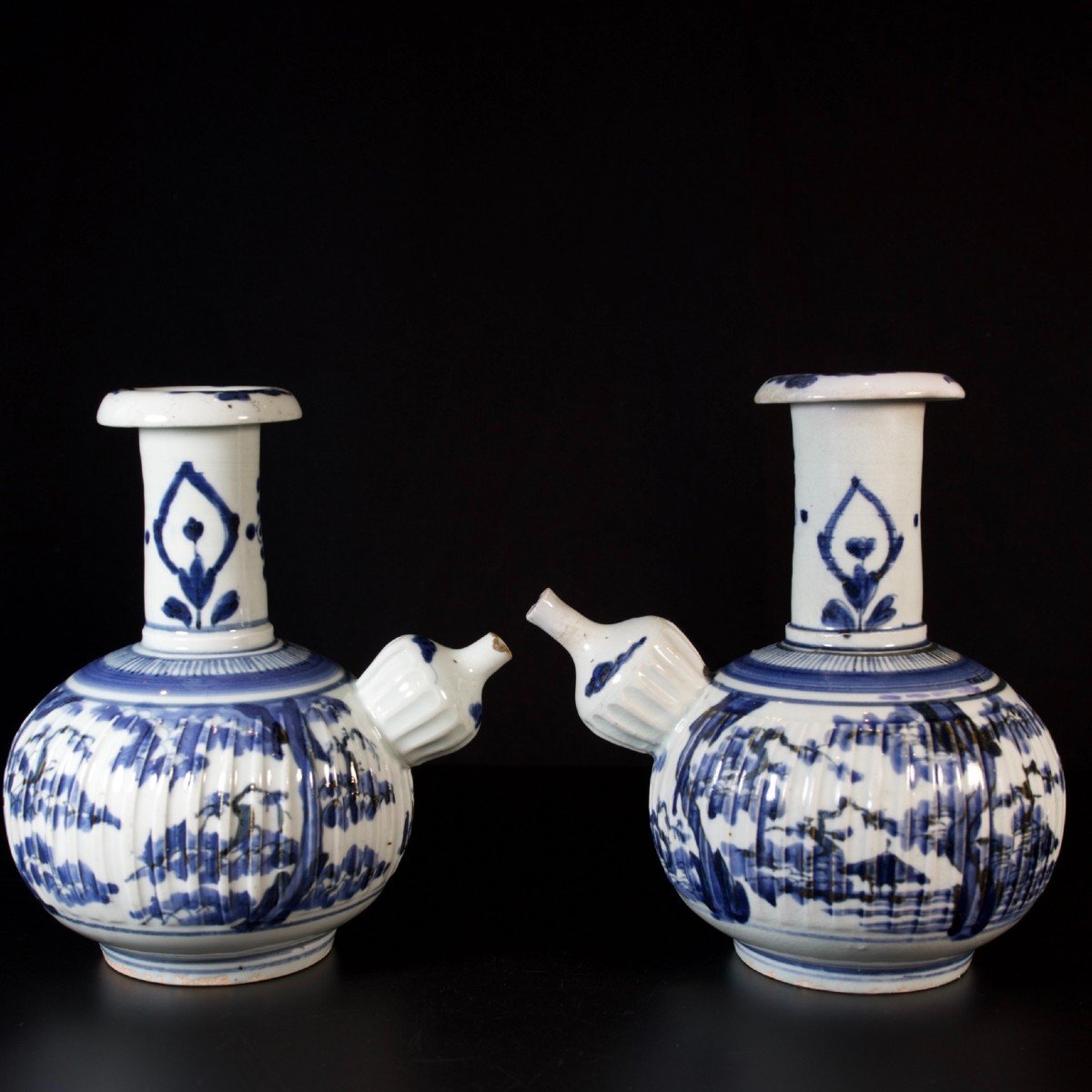 Set Of Blue And White Kendi Forming Pair In Arita Porcelain - Japan 17th Edo Period