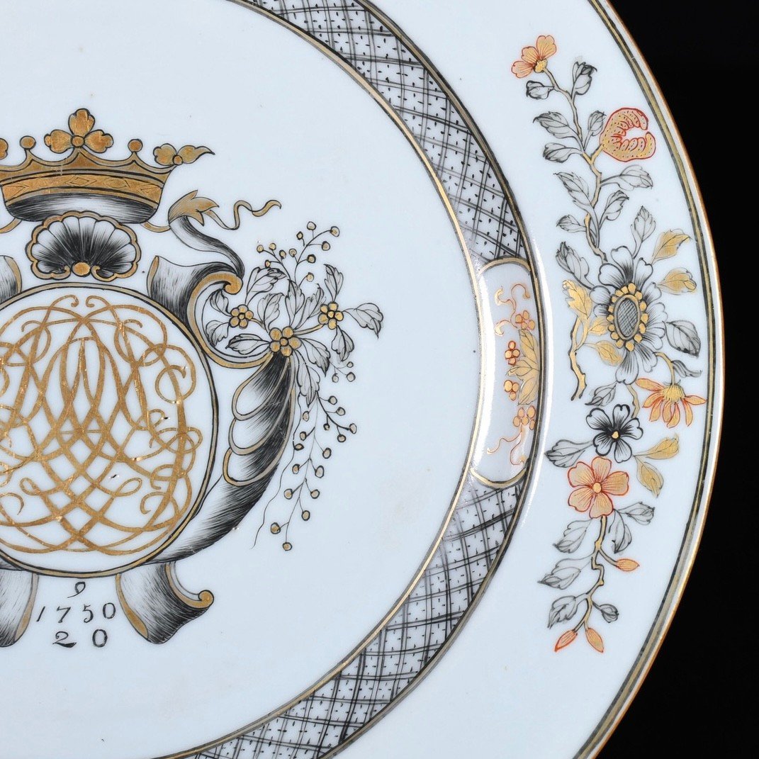 Assiette En Porcelaine à Décor En Grisaille Et Or d'Un Blason - Chine XVIIIe Période Qianlong-photo-3