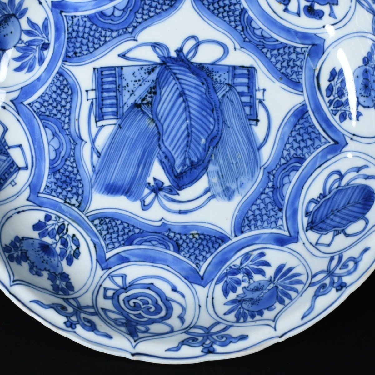 Porcelain Cup With Blue And White Decor Of Precious Objects - China 17th Wanli Period-photo-4