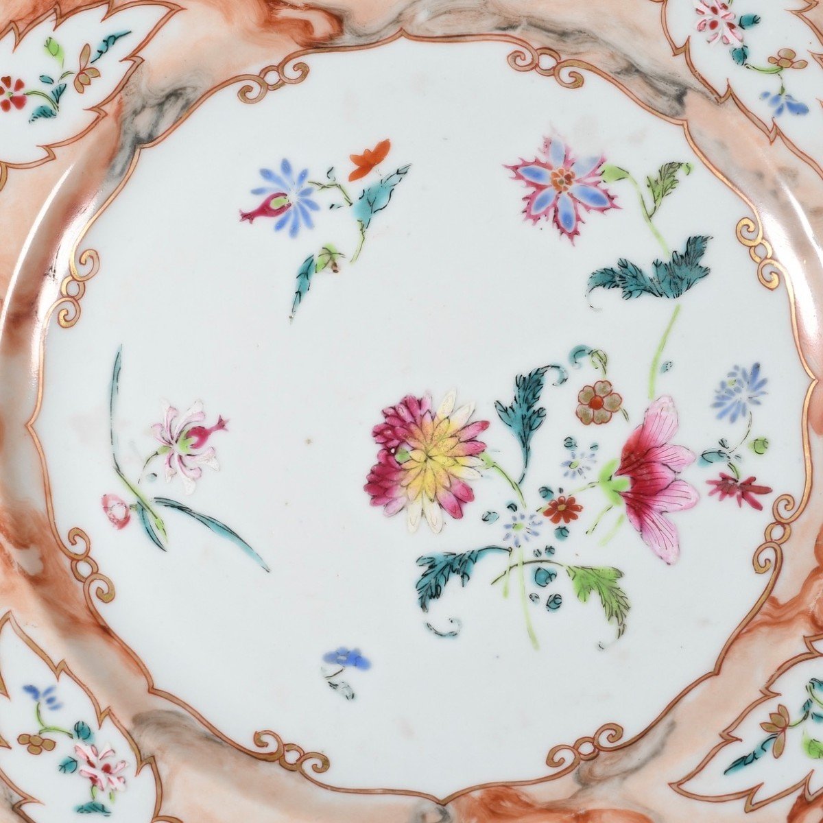 "faux-marbre" Porcelain Plate With Famille Rose Enamels  - China 18th Qianlong Period-photo-3