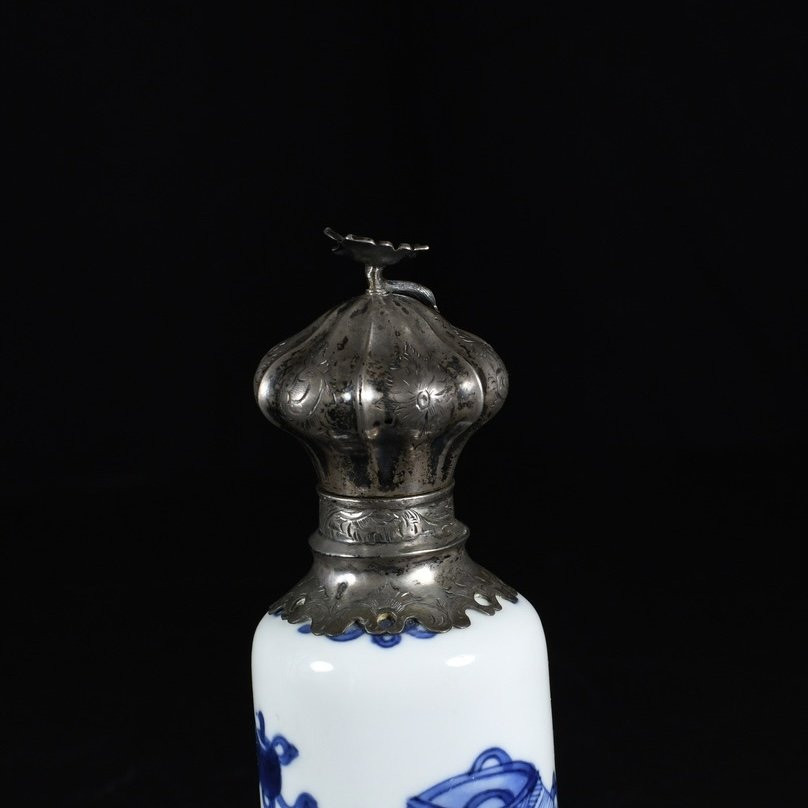 Small Blue And White Porcelain Vase - China 18th Century, Kangxi Period-photo-1