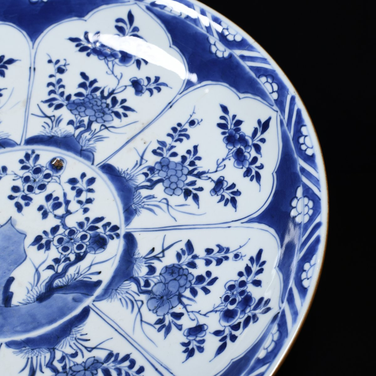 Très large plat à décor bleu et blanc de prunus et de bambous - Chine XVIIIE Période Kangxi-photo-4