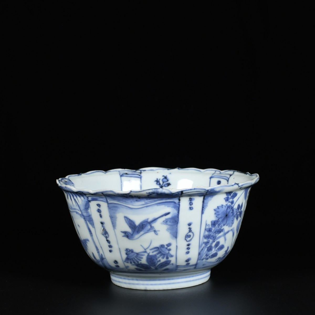 "kraak" Blue And White Bowl Decorated With Birds And Flowers - China 17th Century Wanli Period