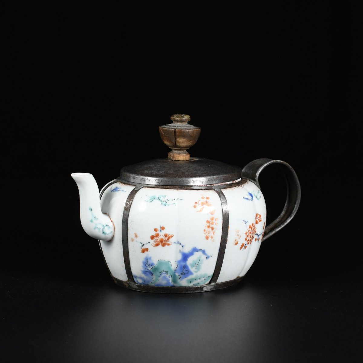 Rare théière Kakiemon de forme lobée - Japon fin XVIIE Époque Edo-photo-3
