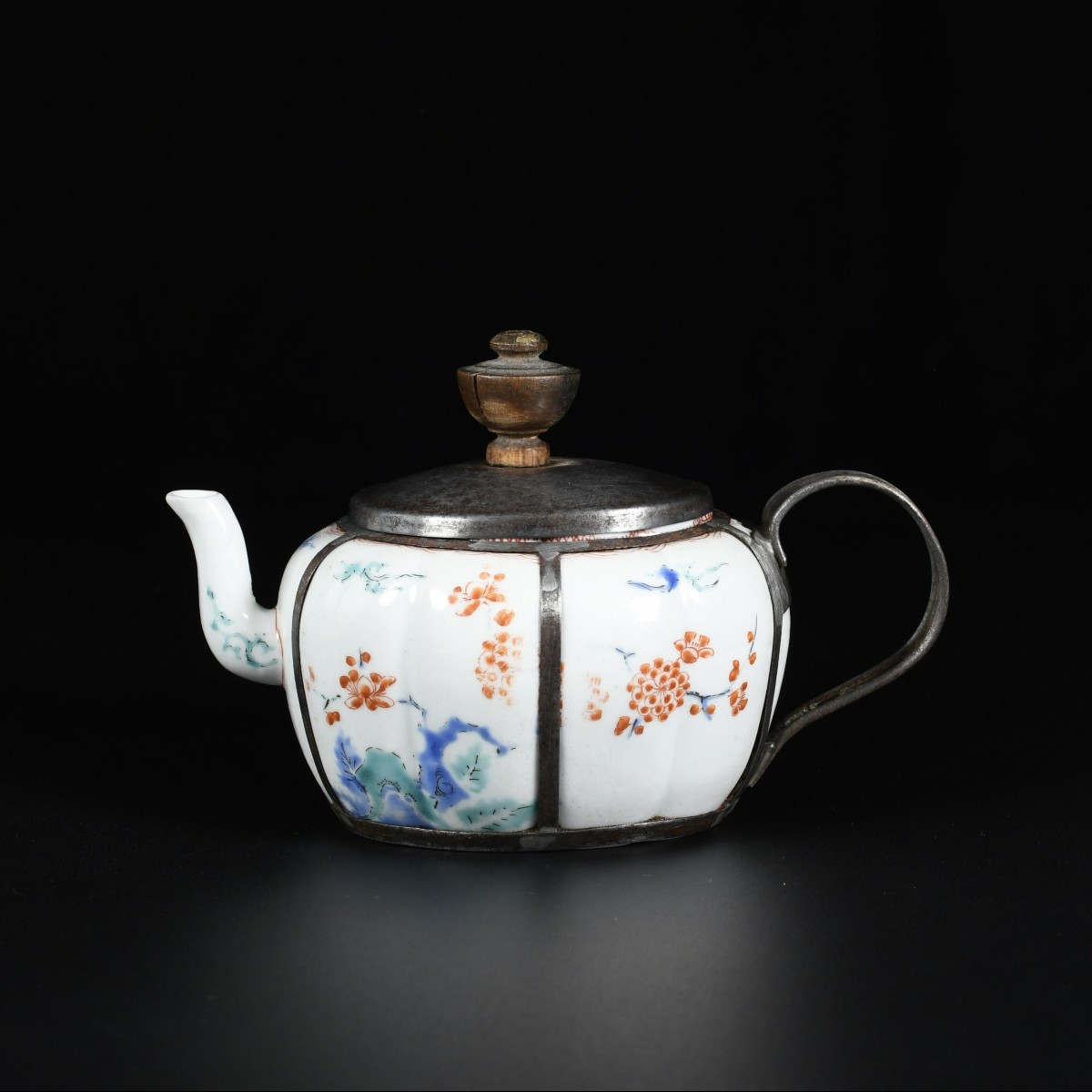 Rare théière Kakiemon de forme lobée - Japon fin XVIIE Époque Edo-photo-1