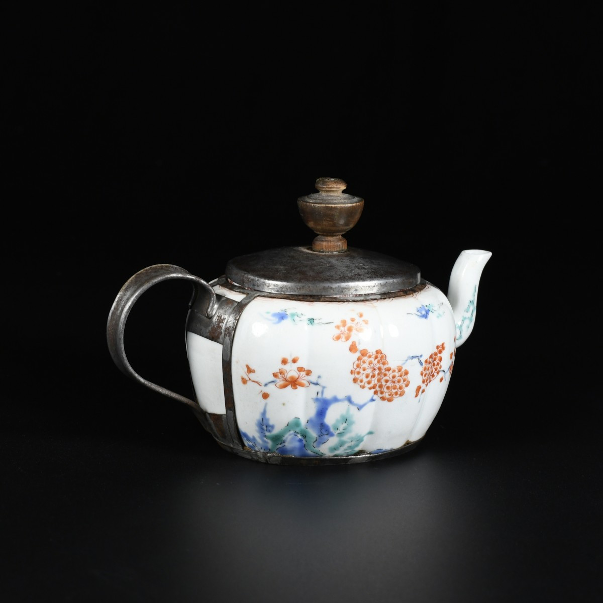 Rare théière Kakiemon de forme lobée - Japon fin XVIIE Époque Edo-photo-3