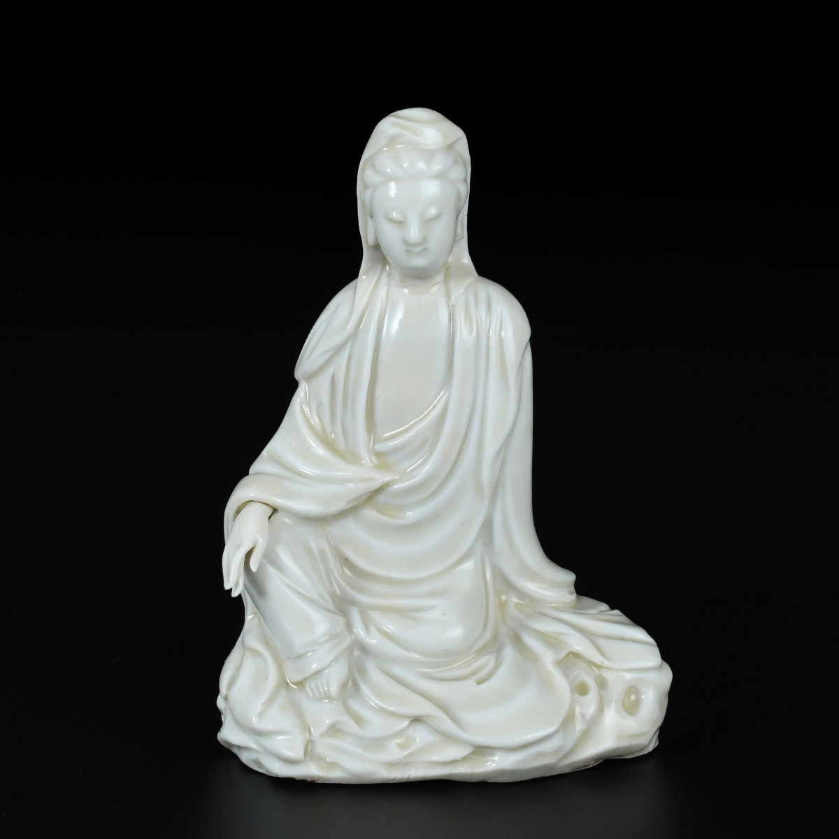 Blanc De Chine Figure Of Guanyin - China, 17th Century Late Ming Dynasty, Circa 1640–1660