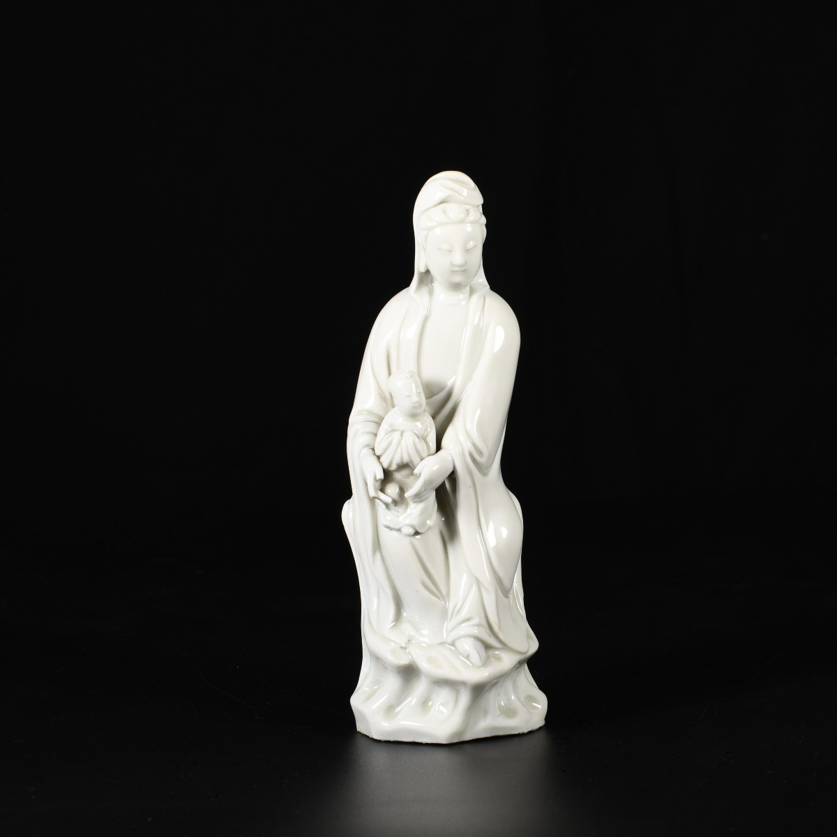 Blanc De Chine Figure Of Guanyin With A Child - China 17th Late Ming Dynasty Circa 1640