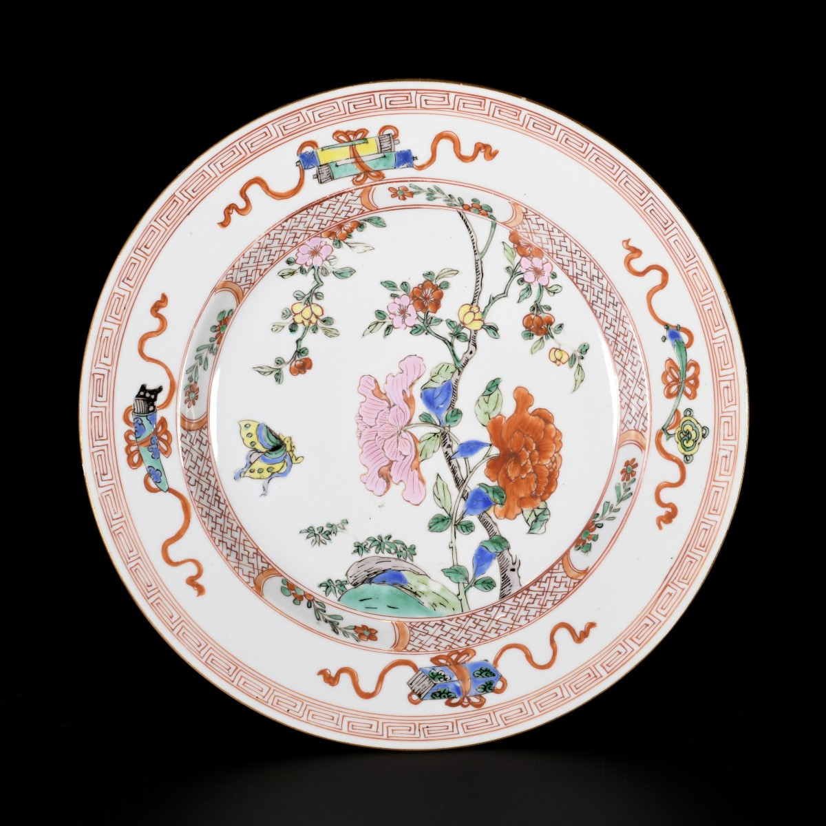 Assiette Famille Rose/Verte à décor d'un papillon - Chine XVIIIe Période Yongzheng
