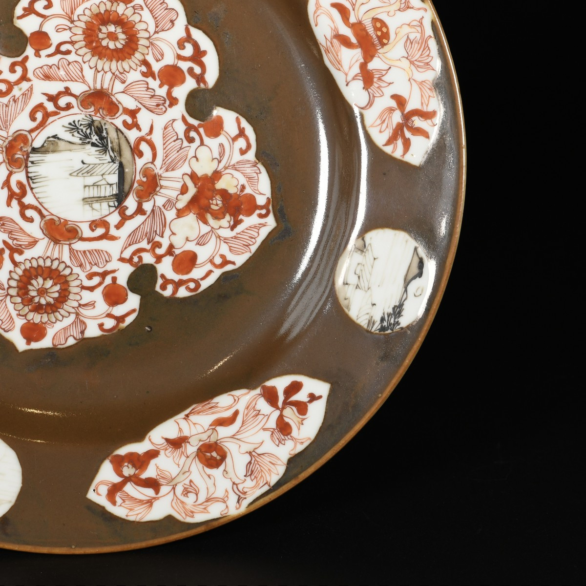 Assiette à décor capucin, rouge de fer et grisaille - Chine XVIIIe Période Qianlong-photo-4