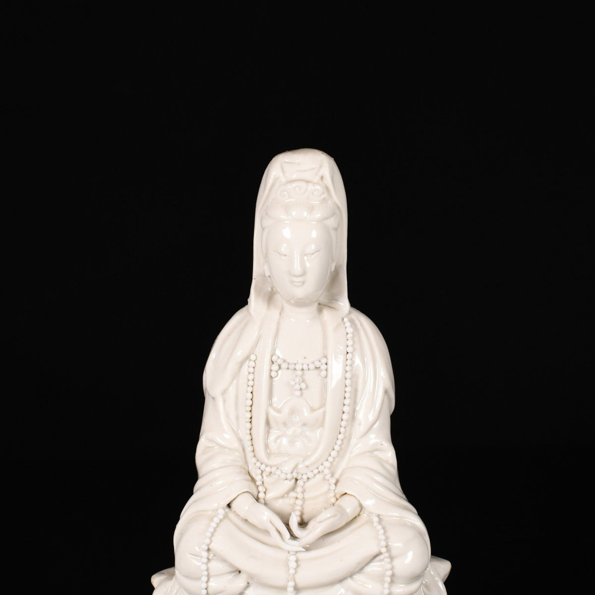 Guanyin "Blanc de Chine" assise sur un rocher - Chine XVIIe Période Kangxi-photo-2