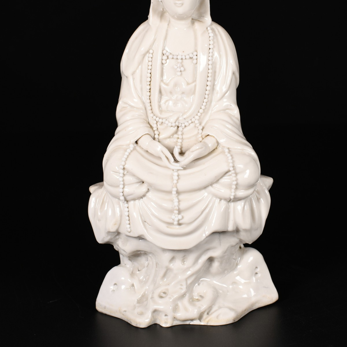 Guanyin "Blanc de Chine" assise sur un rocher - Chine XVIIe Période Kangxi-photo-3