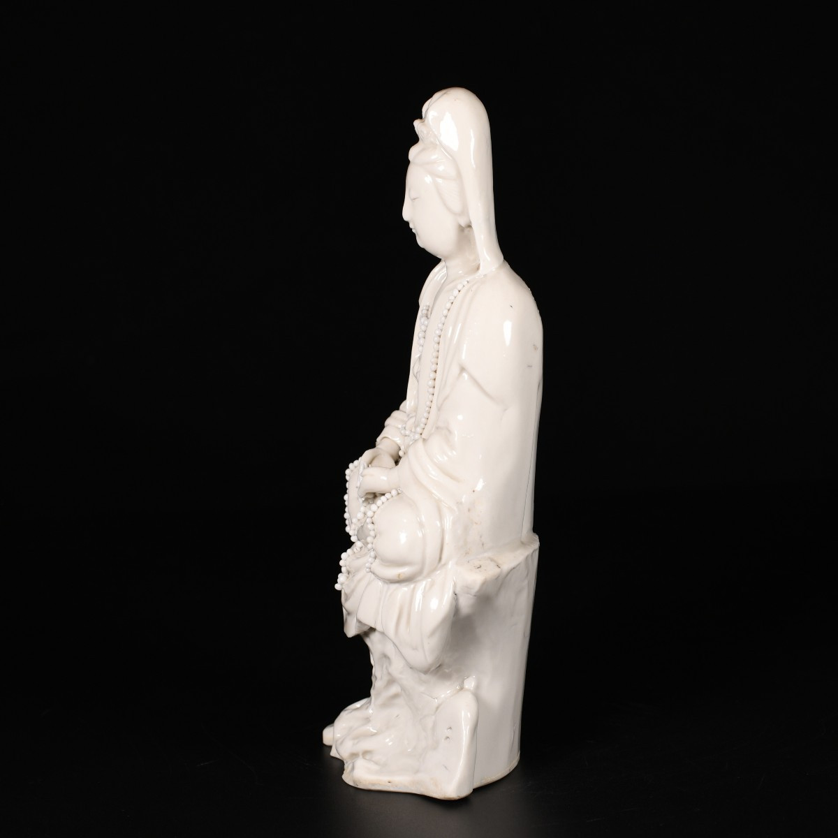 Guanyin "Blanc de Chine" assise sur un rocher - Chine XVIIe Période Kangxi-photo-4
