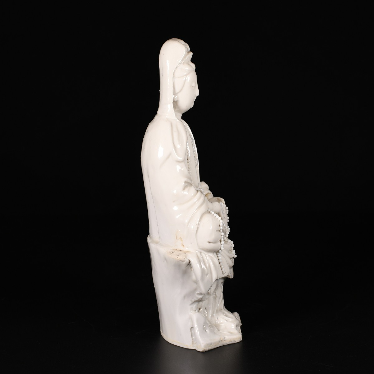 Guanyin "Blanc de Chine" assise sur un rocher - Chine XVIIe Période Kangxi-photo-2