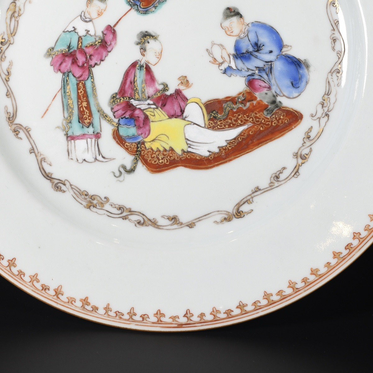 Assiette Famille Rose à décor d'une scène de thé - Chine XVIIIe Période Qianlong-photo-1