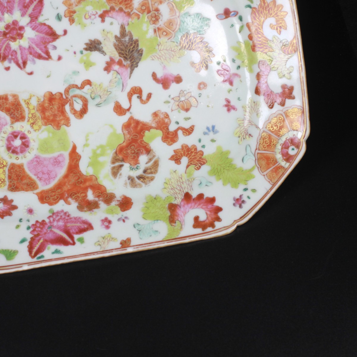 A "pseudo Tobacco Leaf" Octogonal Dish - China, 18th Qianlong Period-photo-1