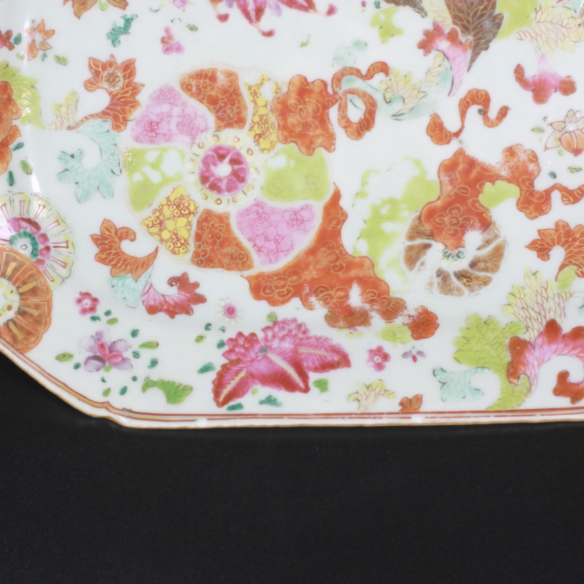 A "pseudo Tobacco Leaf" Octogonal Dish - China, 18th Qianlong Period-photo-2