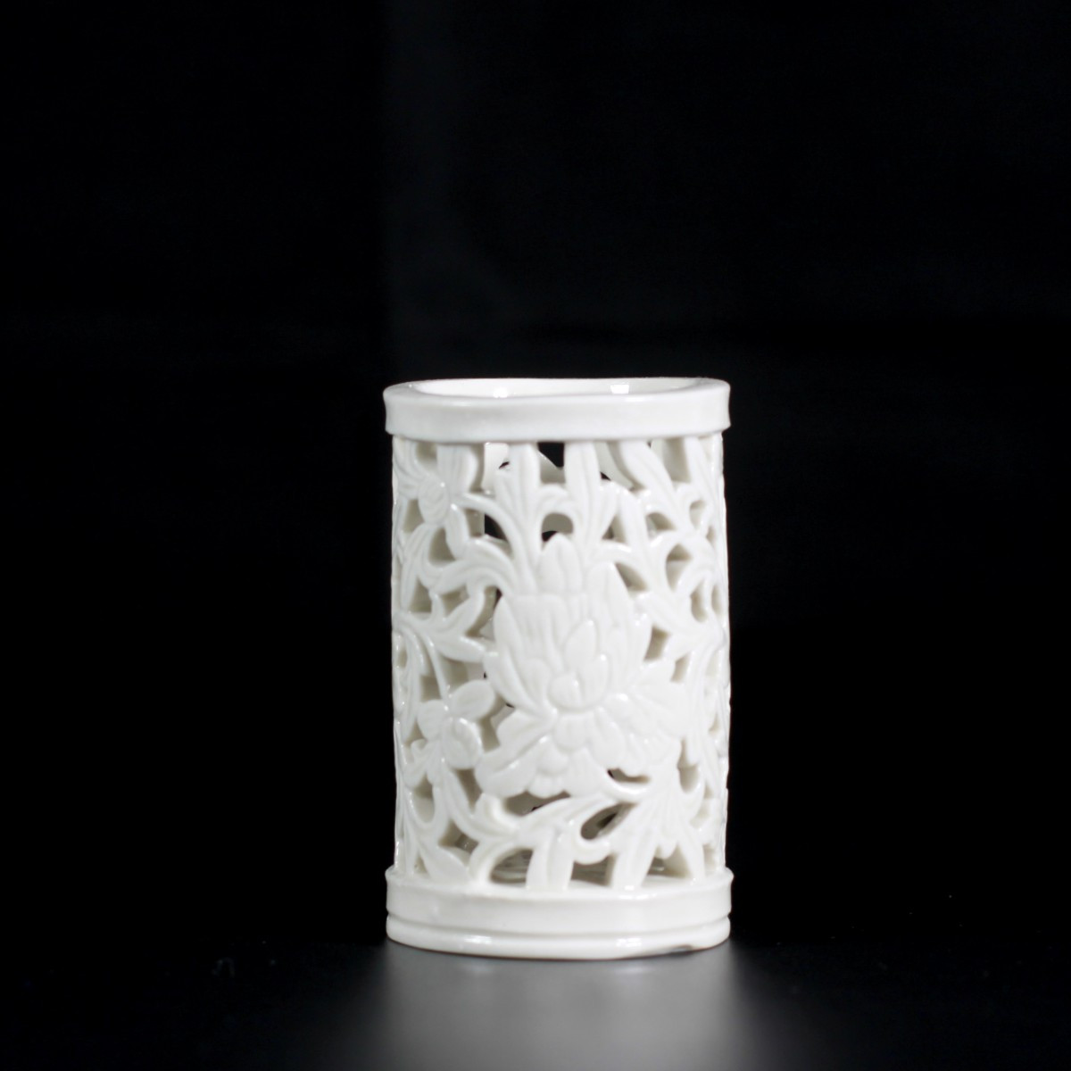 A Blanc De Chine Peony Brushpot - China, Late Ming Dynasty-photo-2