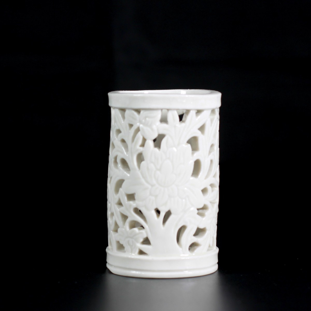 A Blanc De Chine Peony Brushpot - China, Late Ming Dynasty-photo-3