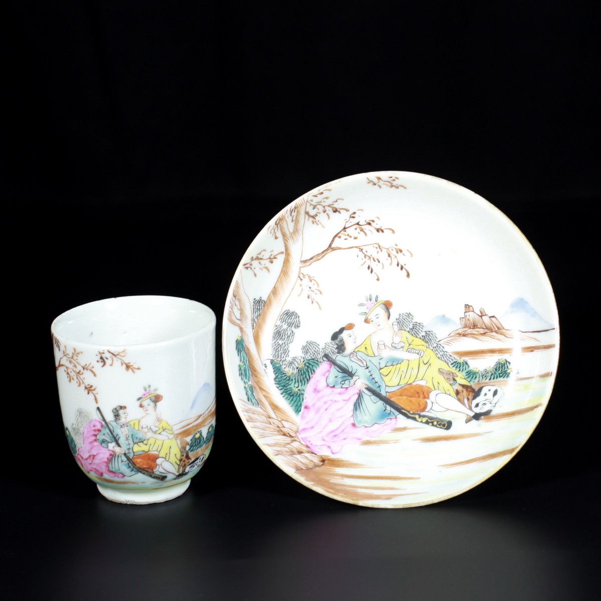 A Cup And Saucer Depicting A Hunter And A Woman - China 18th Qianlong Period