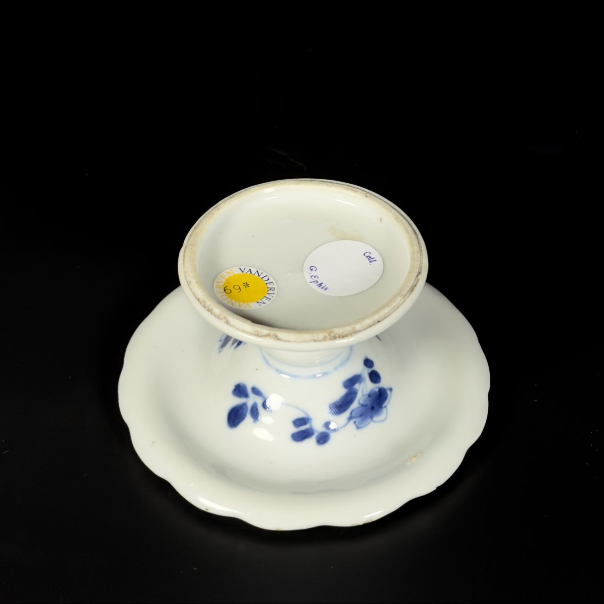 A. Blue And White Porcelain Salt Cellar - China, 18th Century, Kangxi Period-photo-1