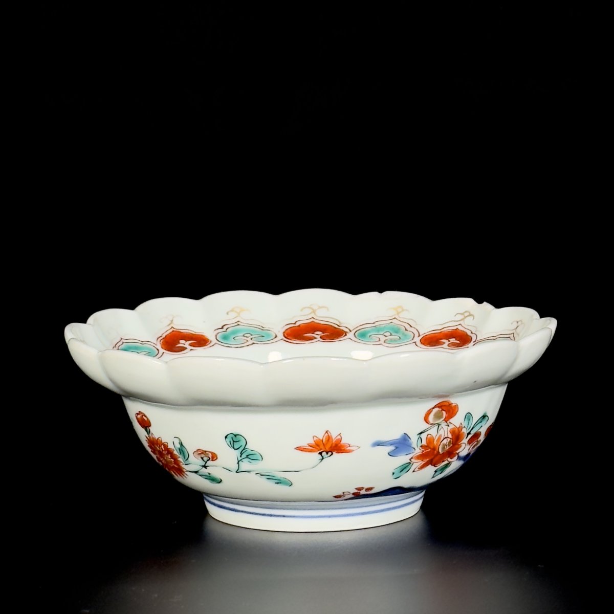 Bol lobée à décor floral Kakiemon - Japon XVIIe, Époque Edo -photo-2