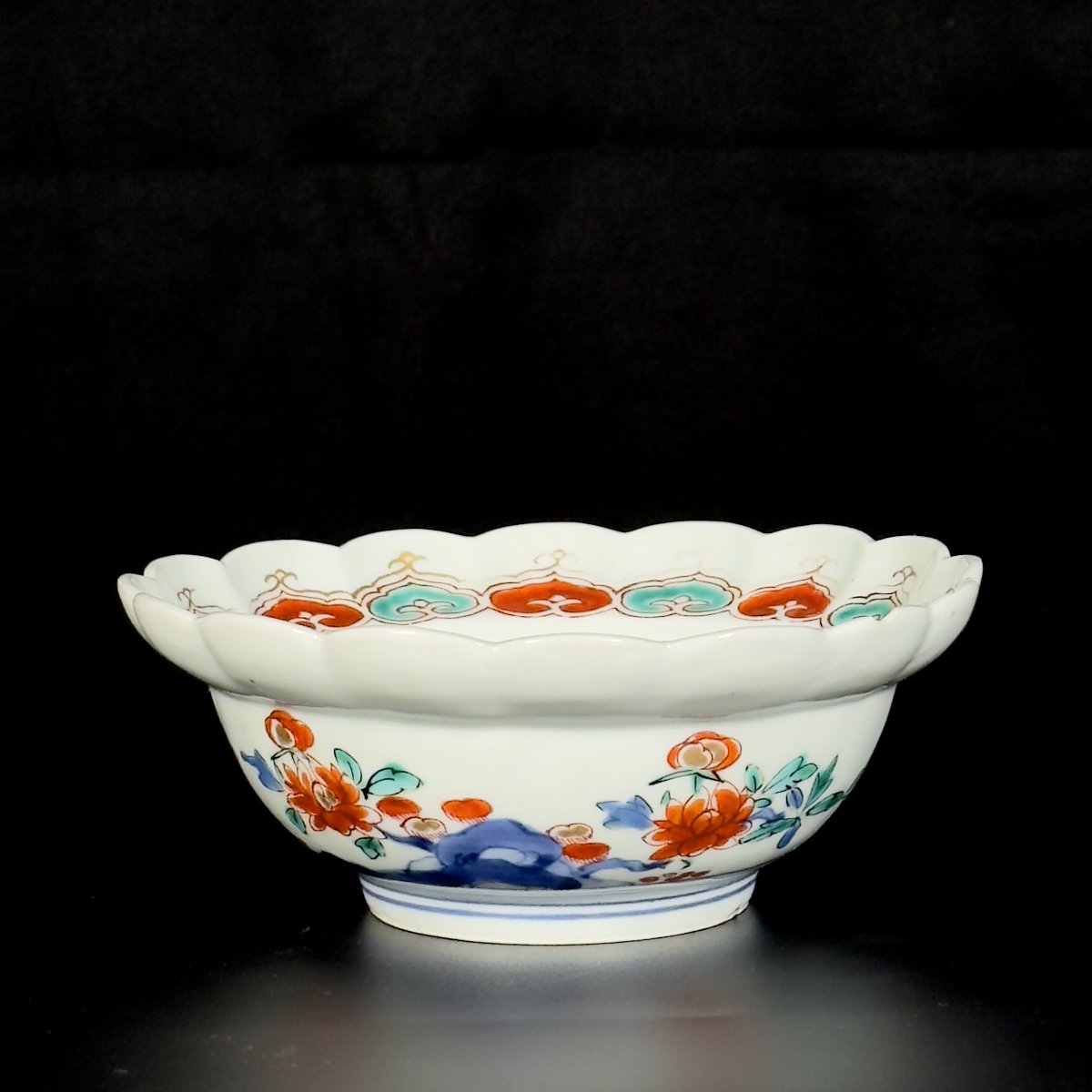 Bol lobée à décor floral Kakiemon - Japon XVIIe, Époque Edo -photo-3