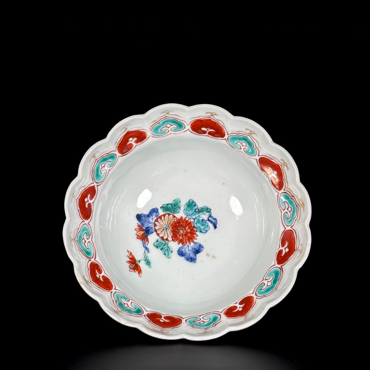 Bol lobée à décor floral Kakiemon - Japon XVIIe, Époque Edo -photo-1