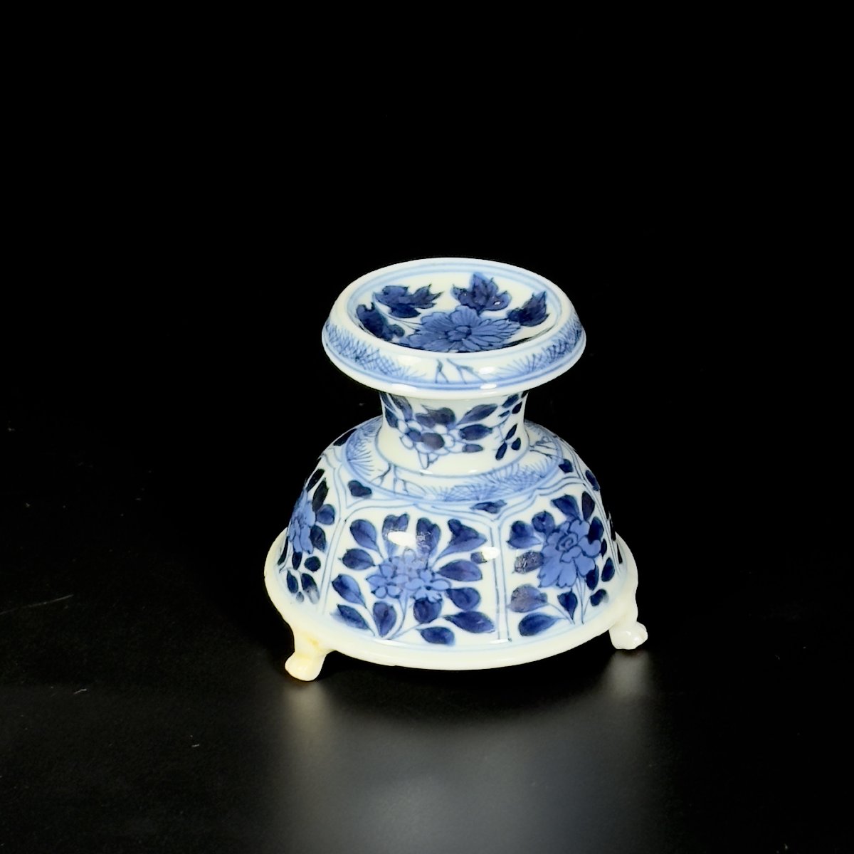A Blue And White Tripod Salt Cellar - China, 18th Century, Kangxi Period-photo-2