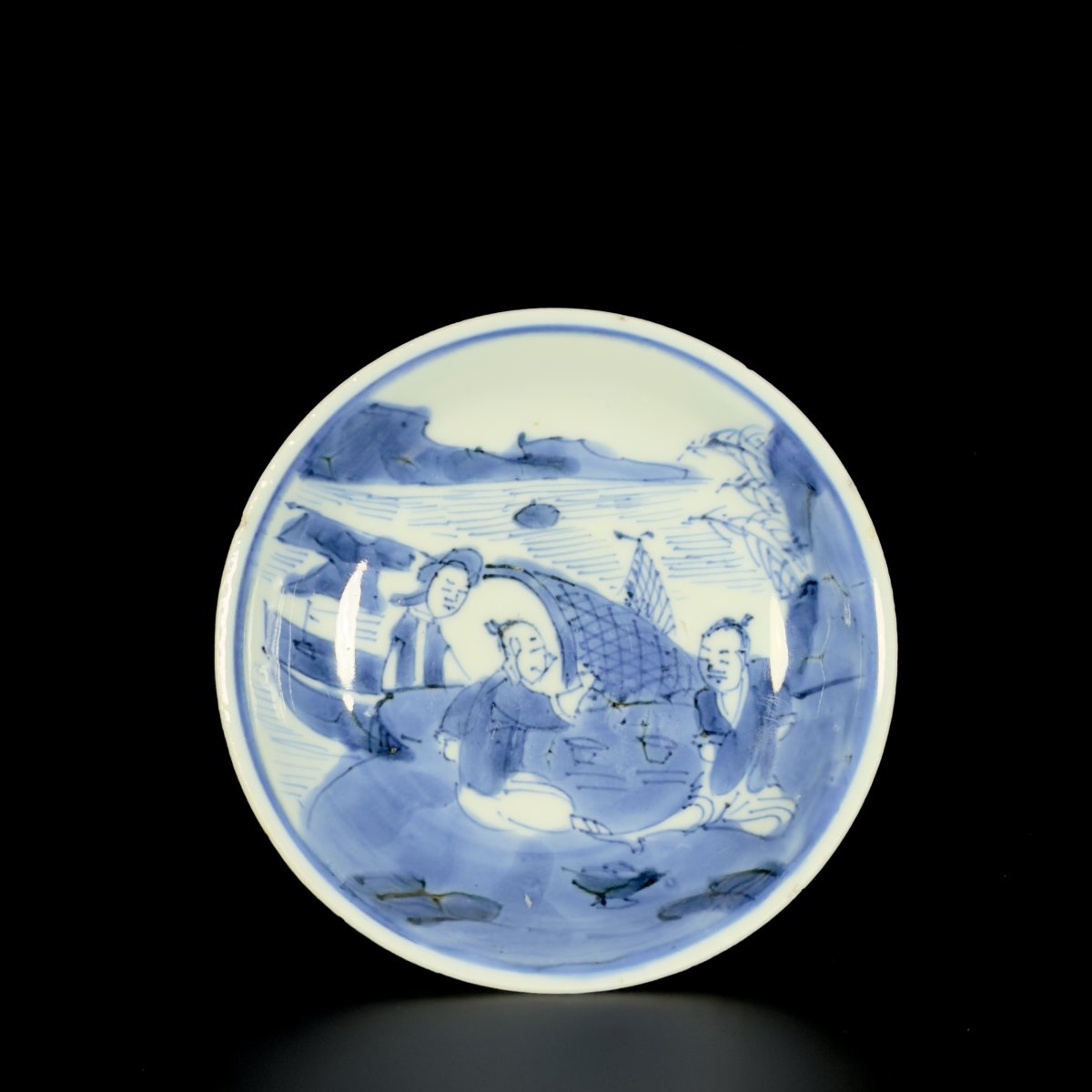 Coupe à décor bleu et blanc de personnages - Chine XVIIe Fin Transition - Début Kangxi